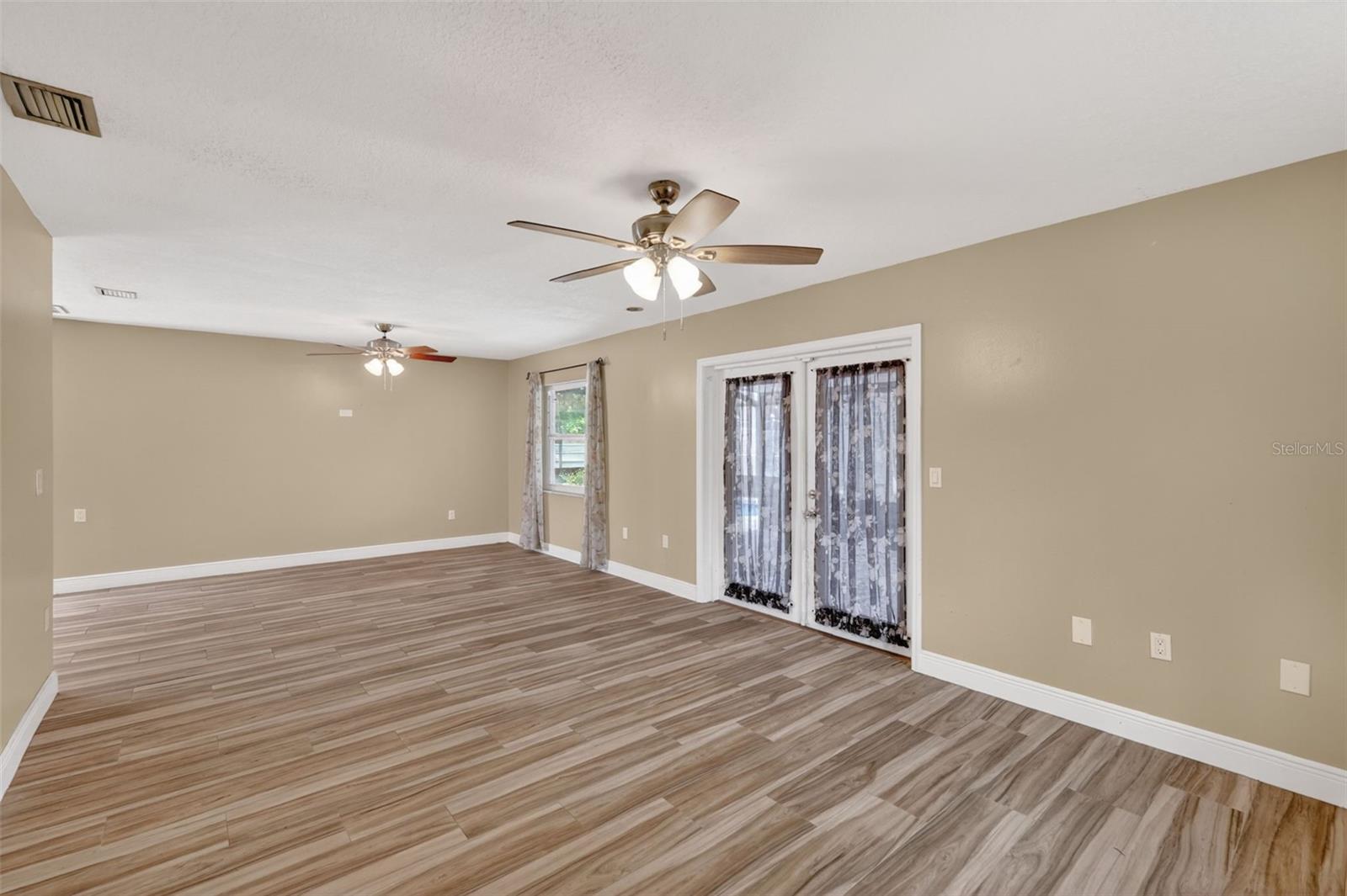Listing photo id 16 for 3217 Lake Anderson Avenue