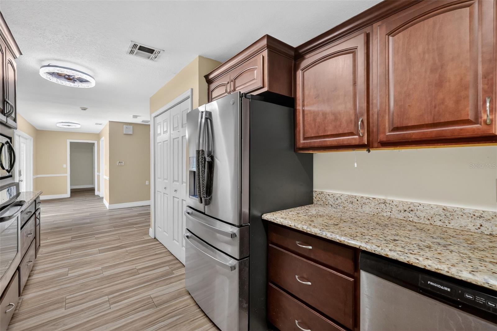 Listing photo id 19 for 3217 Lake Anderson Avenue