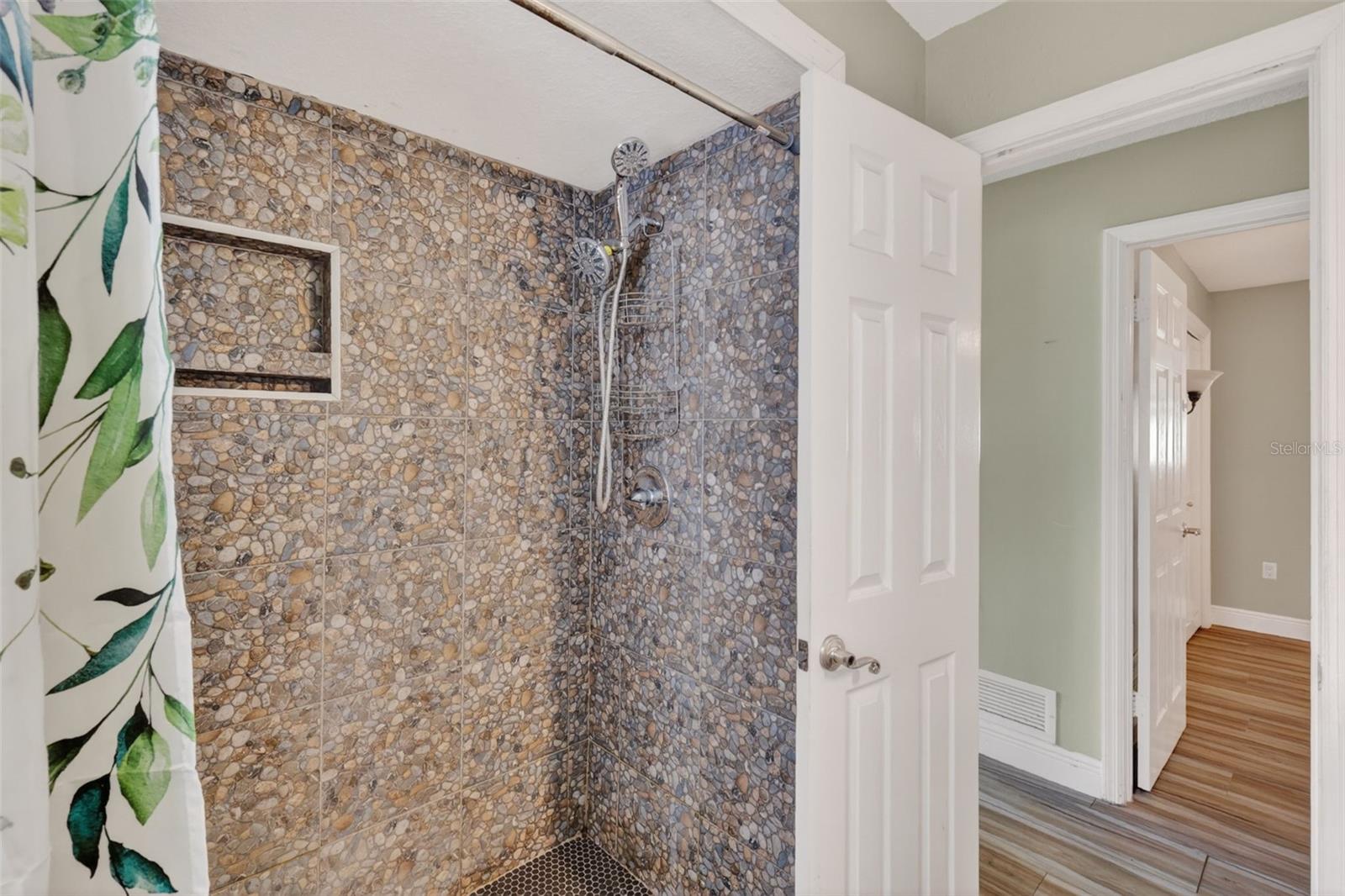 Listing photo id 24 for 3217 Lake Anderson Avenue