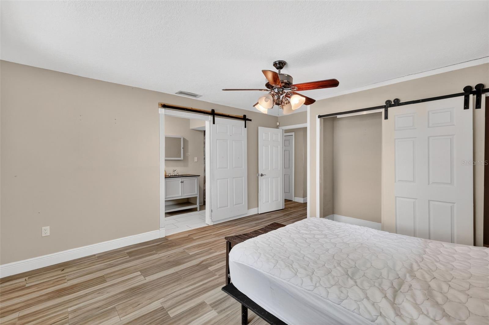 Listing photo id 26 for 3217 Lake Anderson Avenue