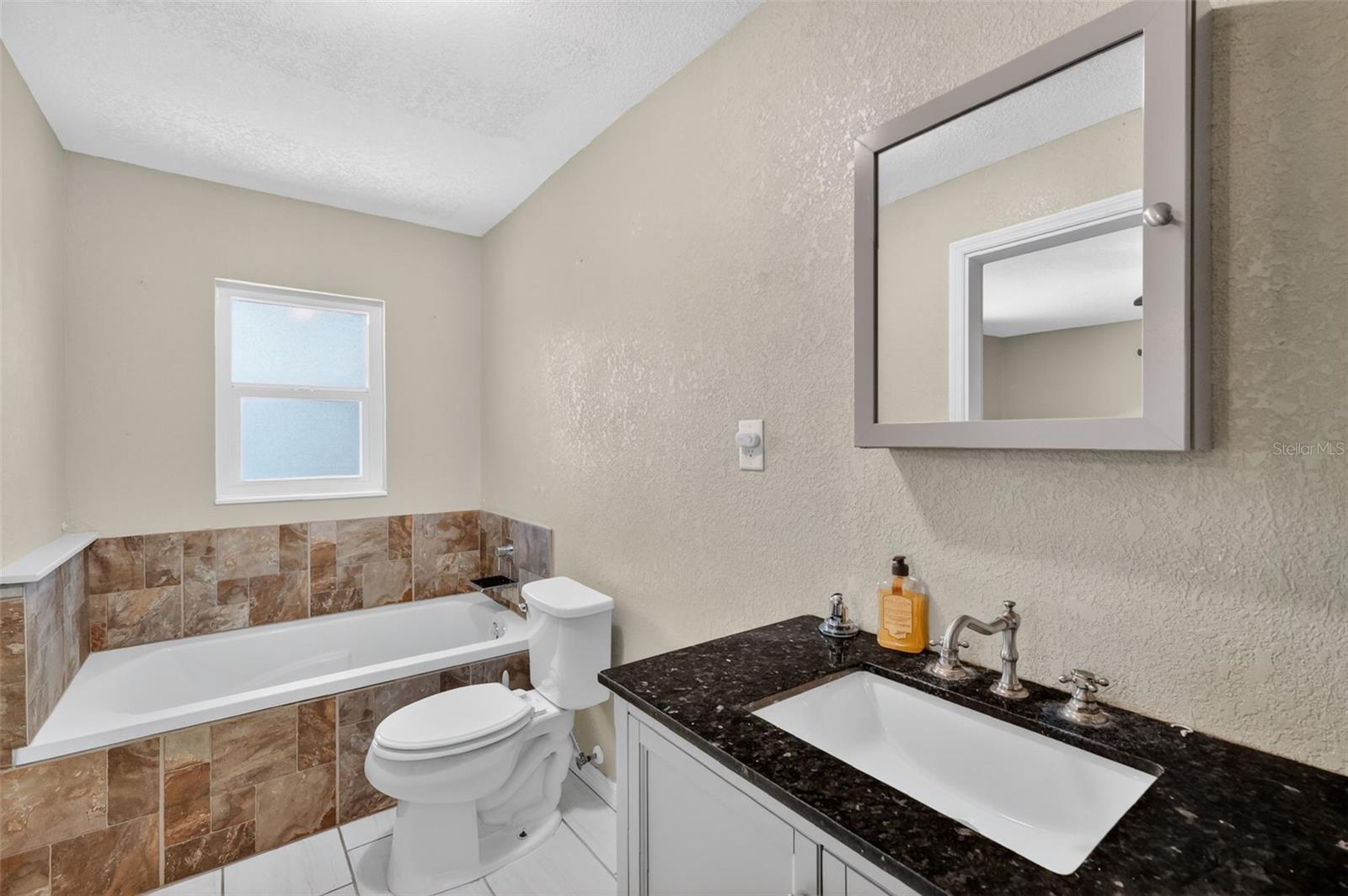 Listing photo id 29 for 3217 Lake Anderson Avenue