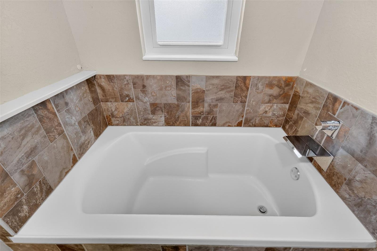 Listing photo id 30 for 3217 Lake Anderson Avenue