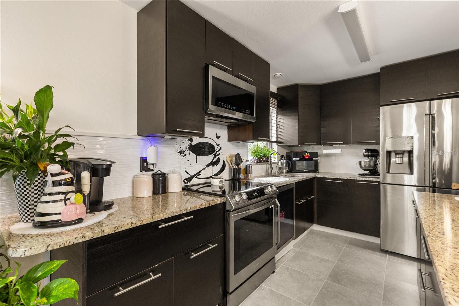 Listing photo id 8 for 6227 Luzon Drive