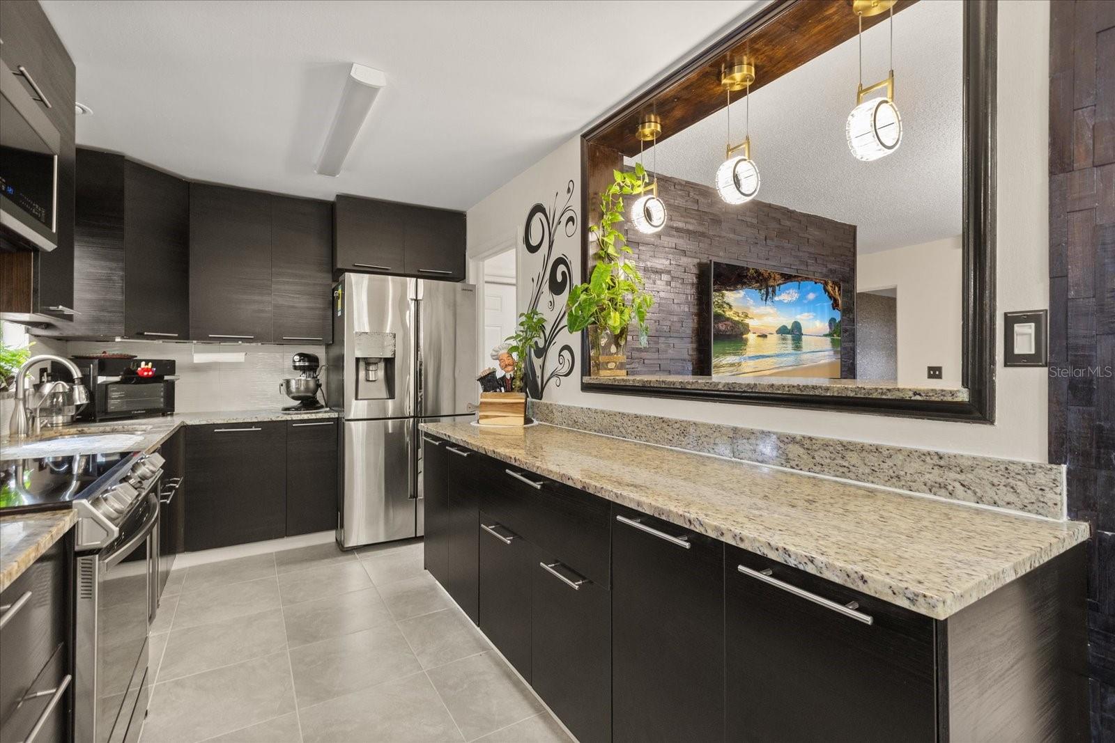 Listing photo id 9 for 6227 Luzon Drive