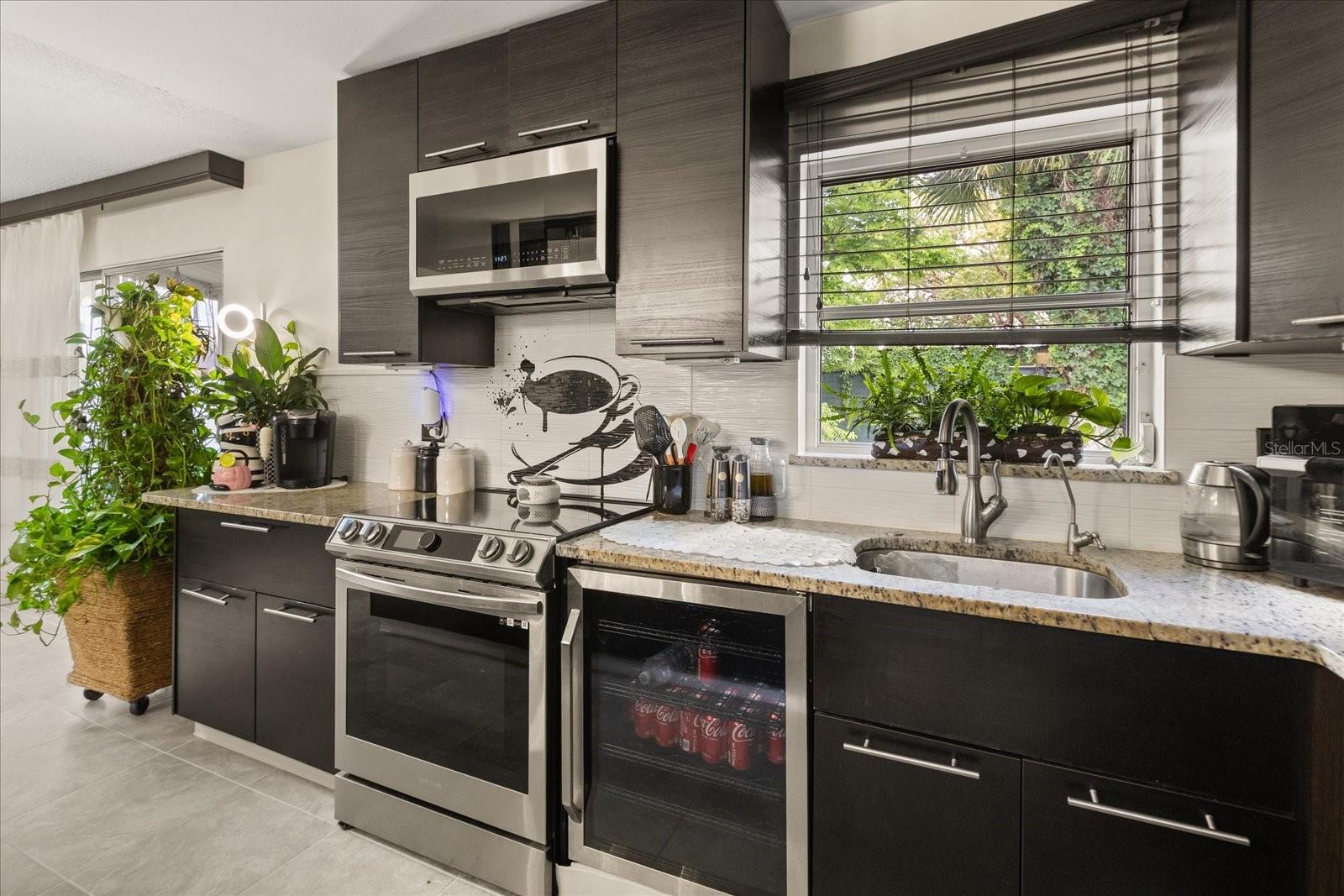 Listing photo id 10 for 6227 Luzon Drive