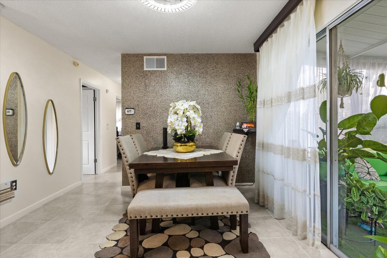 Listing photo id 12 for 6227 Luzon Drive