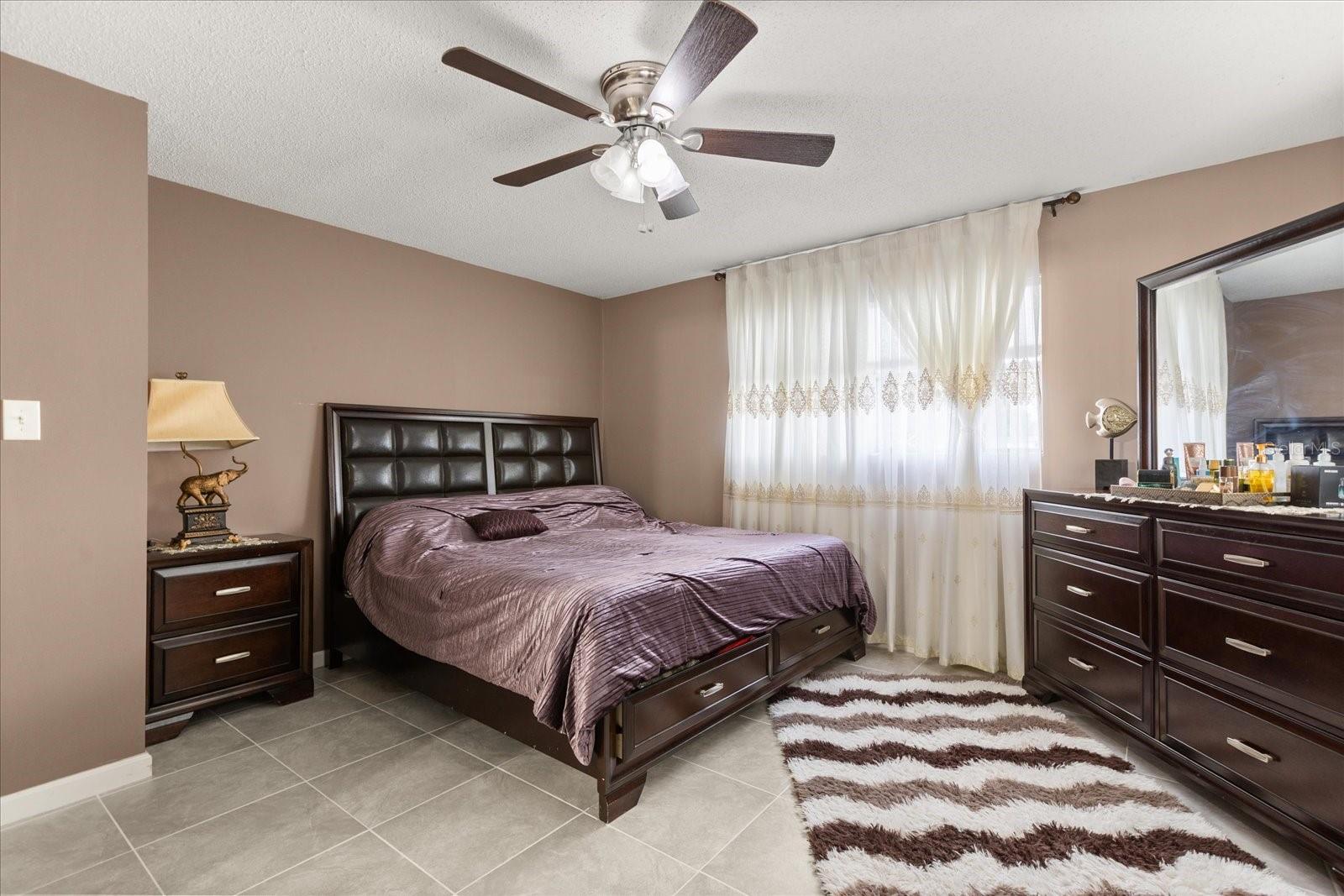 Listing photo id 14 for 6227 Luzon Drive