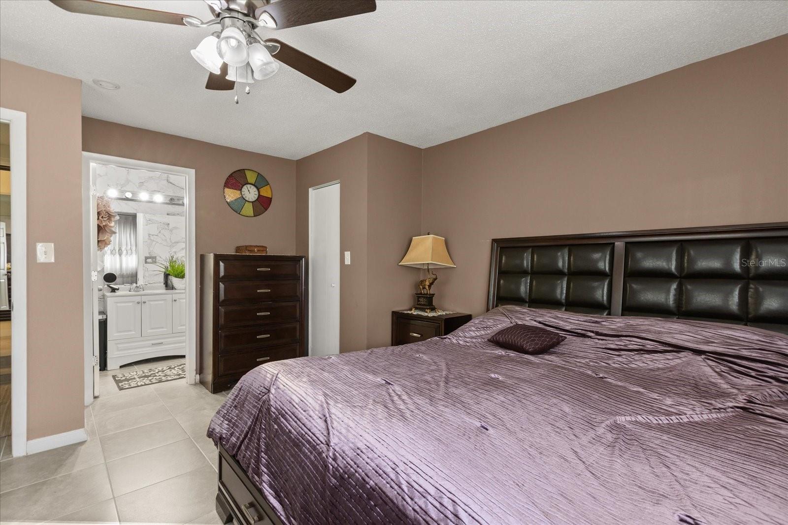 Listing photo id 15 for 6227 Luzon Drive