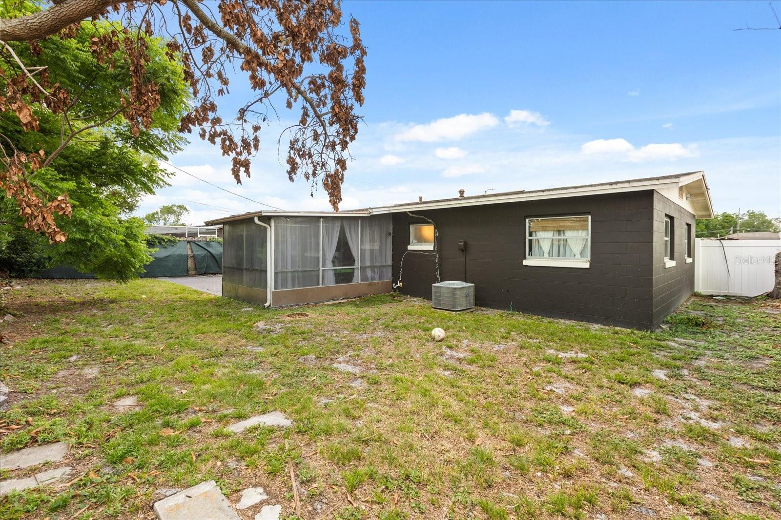 Listing photo id 27 for 6227 Luzon Drive