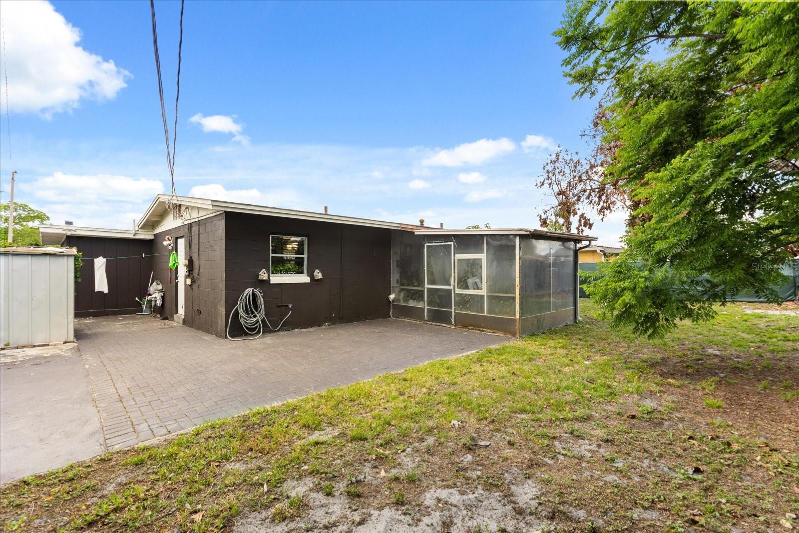 Listing photo id 28 for 6227 Luzon Drive