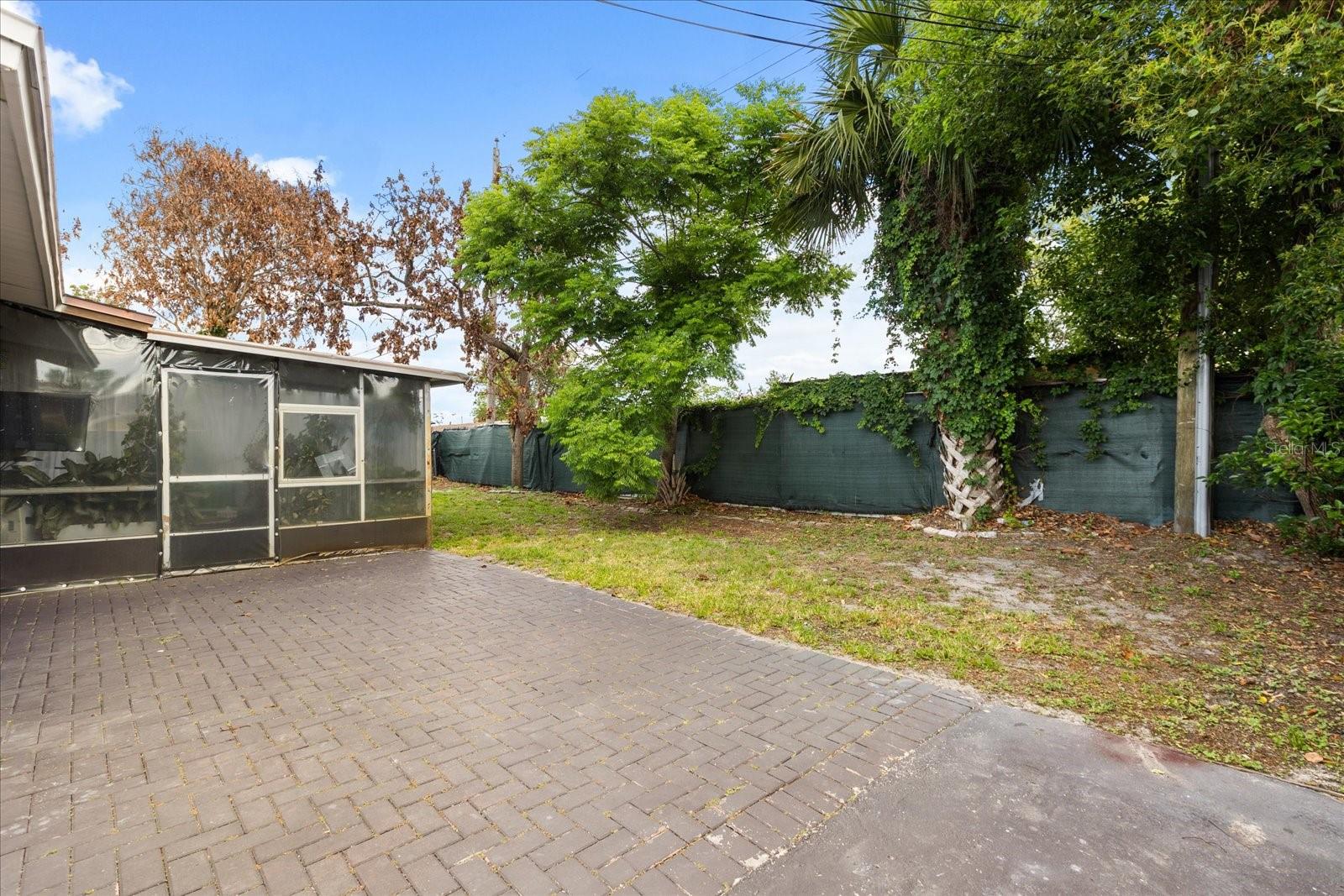 Listing photo id 29 for 6227 Luzon Drive