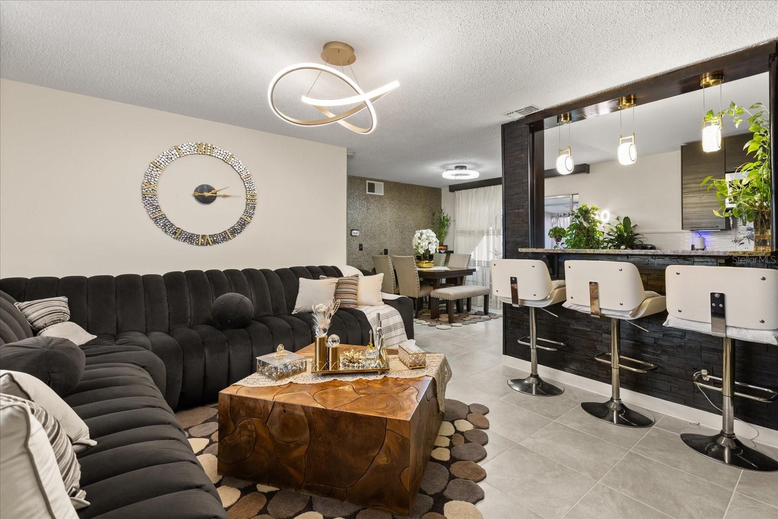 Listing photo id 2 for 6227 Luzon Drive