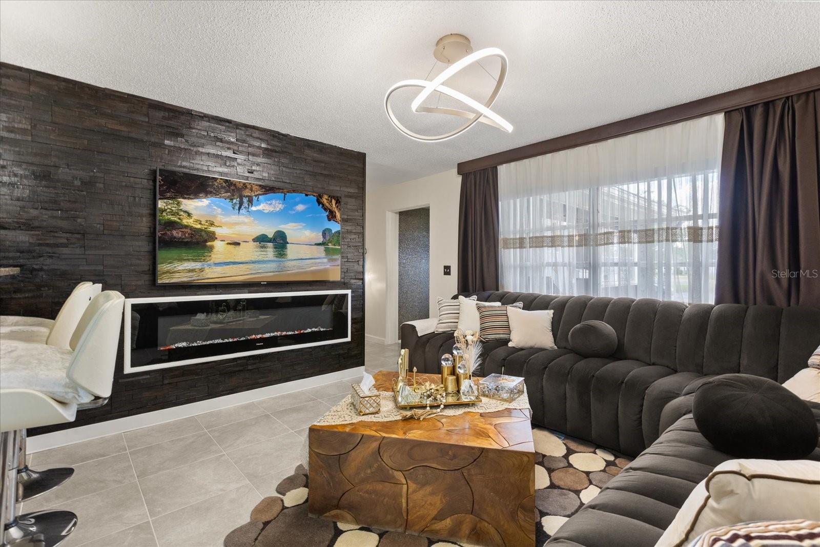 Listing photo id 3 for 6227 Luzon Drive