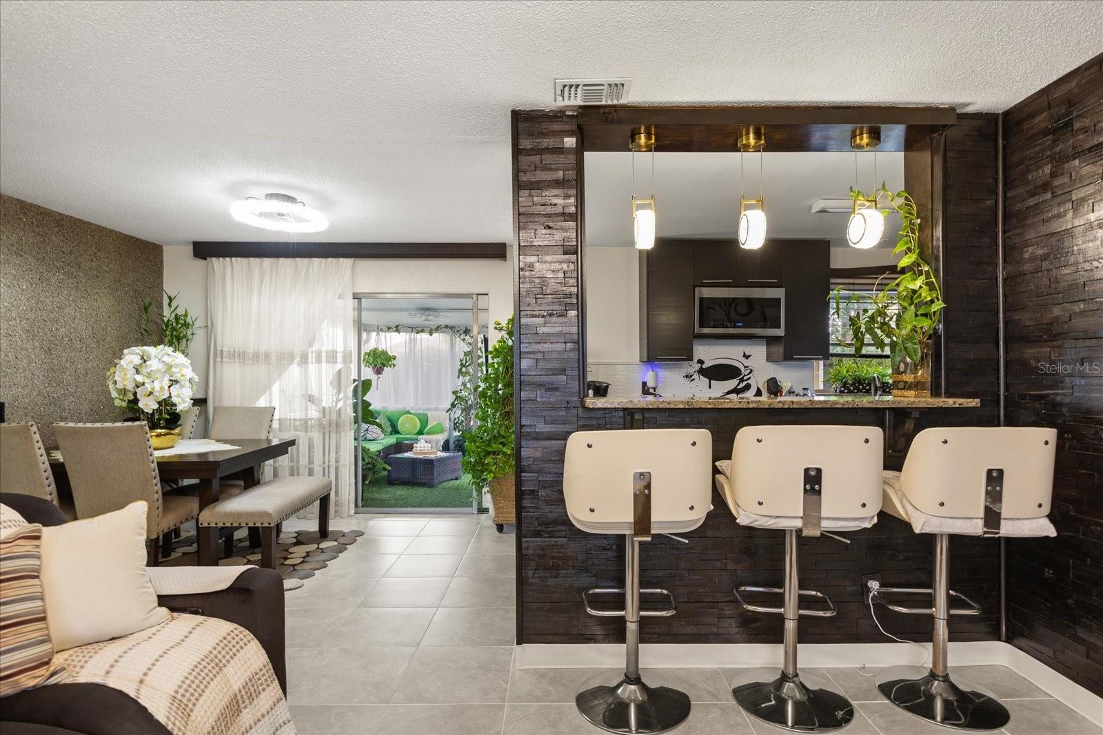 Listing photo id 4 for 6227 Luzon Drive