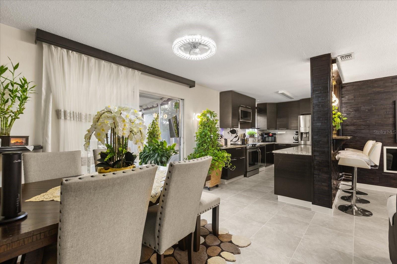 Listing photo id 6 for 6227 Luzon Drive