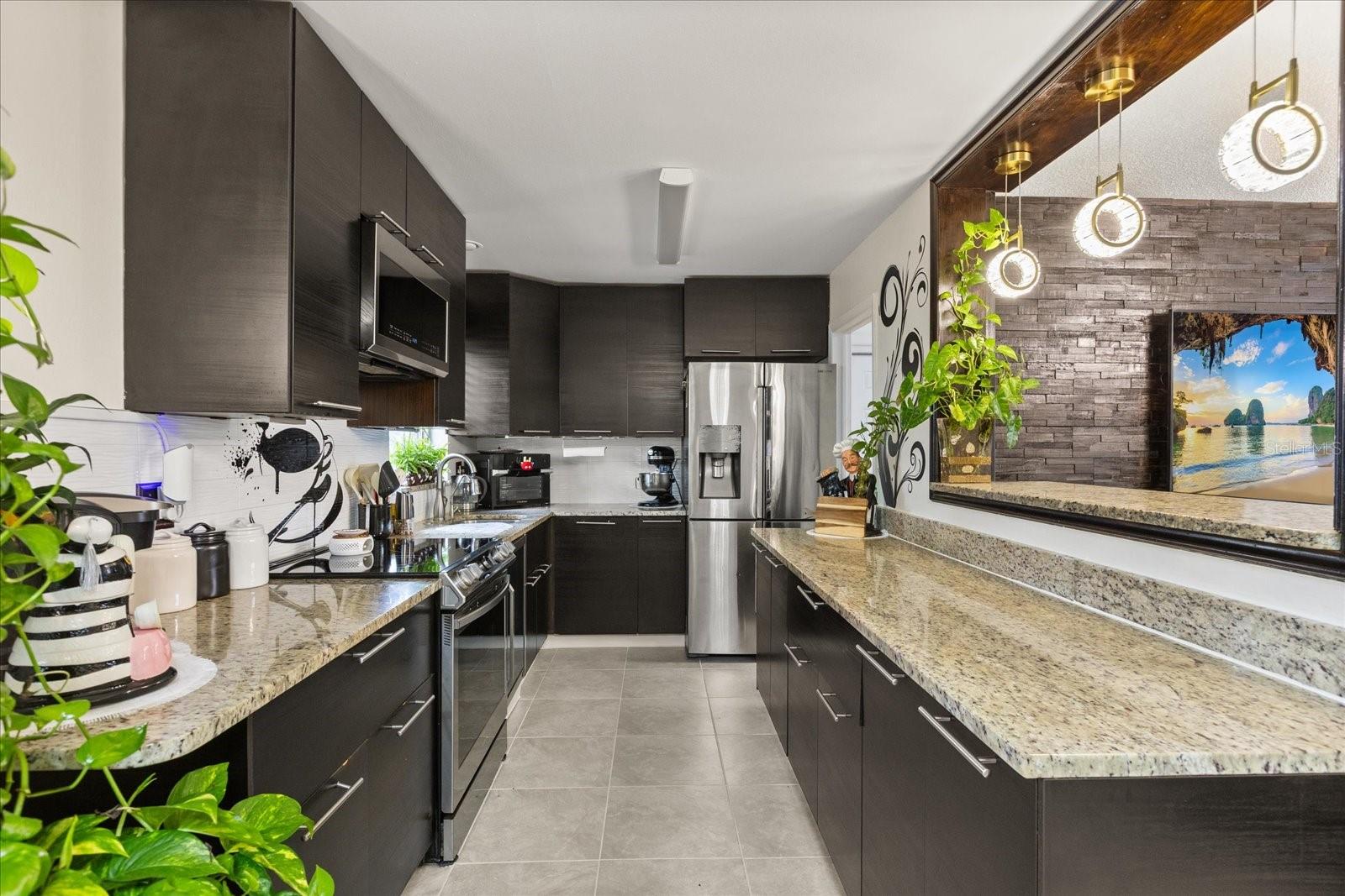 Listing photo id 7 for 6227 Luzon Drive