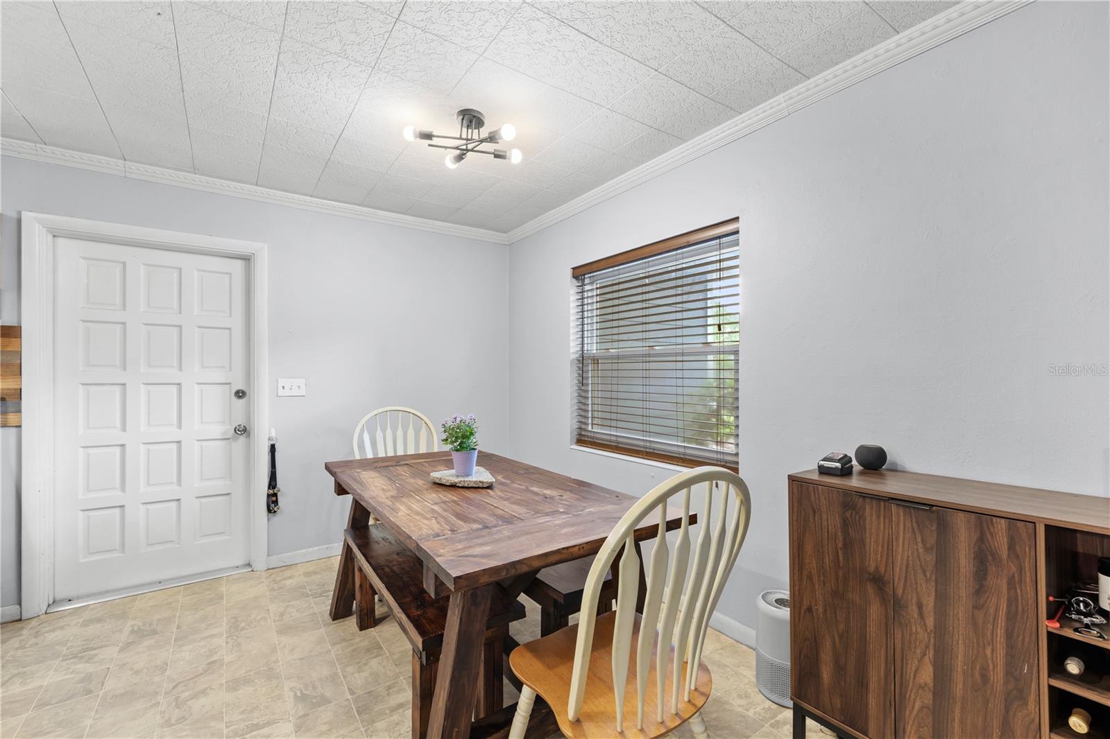 Listing photo id 9 for 3010 Touraine Avenue