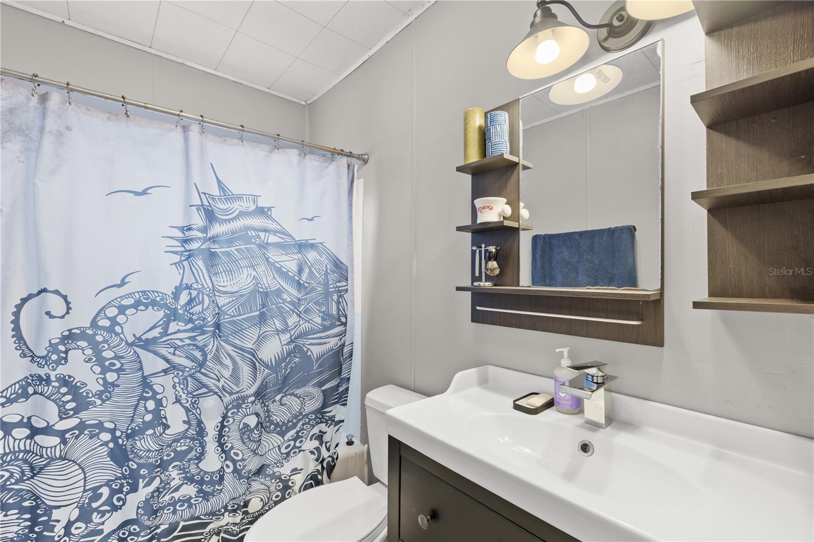 Listing photo id 16 for 3010 Touraine Avenue