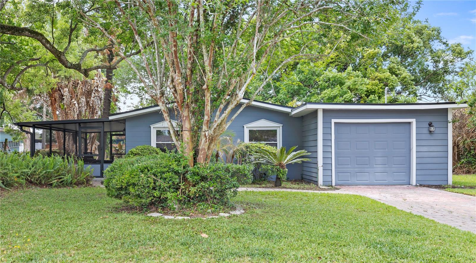 Listing photo id 0 for 3010 Touraine Avenue