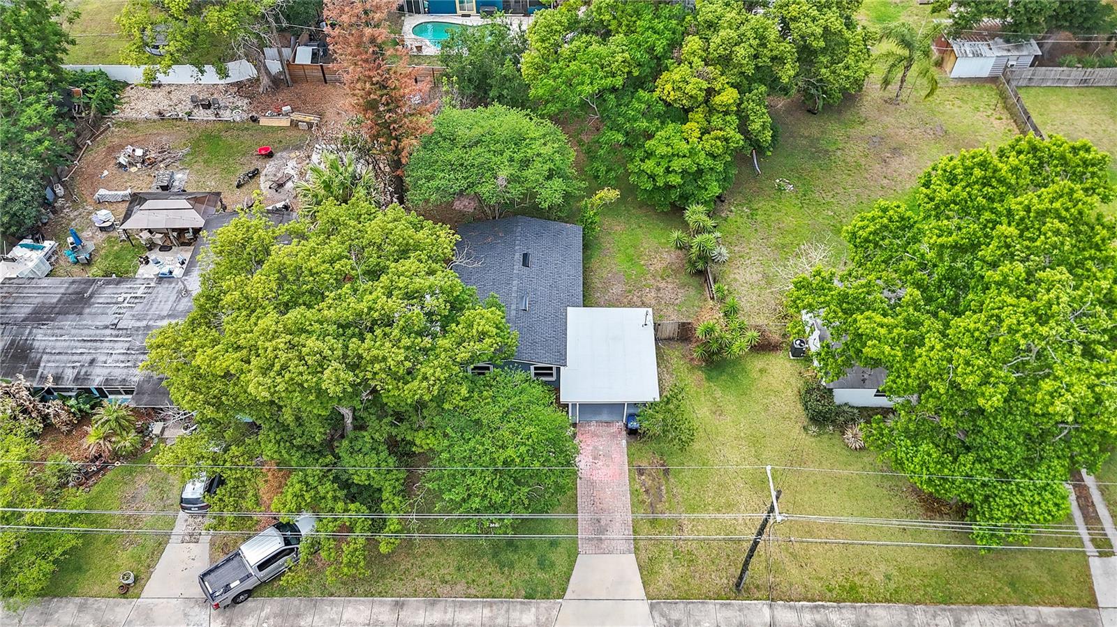 Listing photo id 24 for 3010 Touraine Avenue