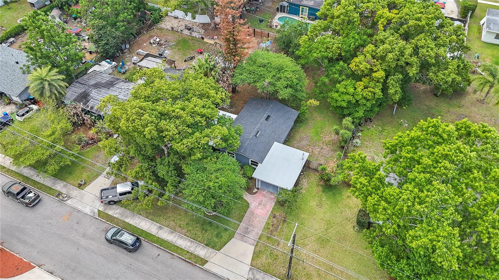Listing photo id 25 for 3010 Touraine Avenue