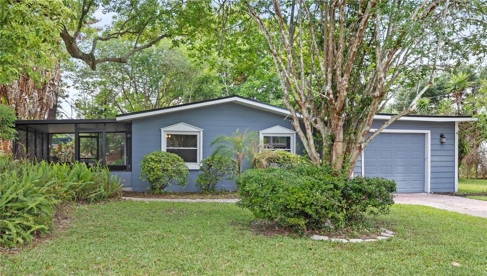 Listing photo id 1 for 3010 Touraine Avenue