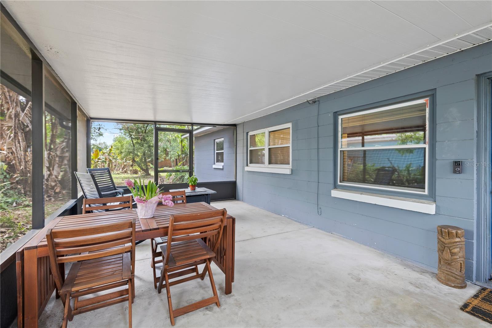 Listing photo id 2 for 3010 Touraine Avenue