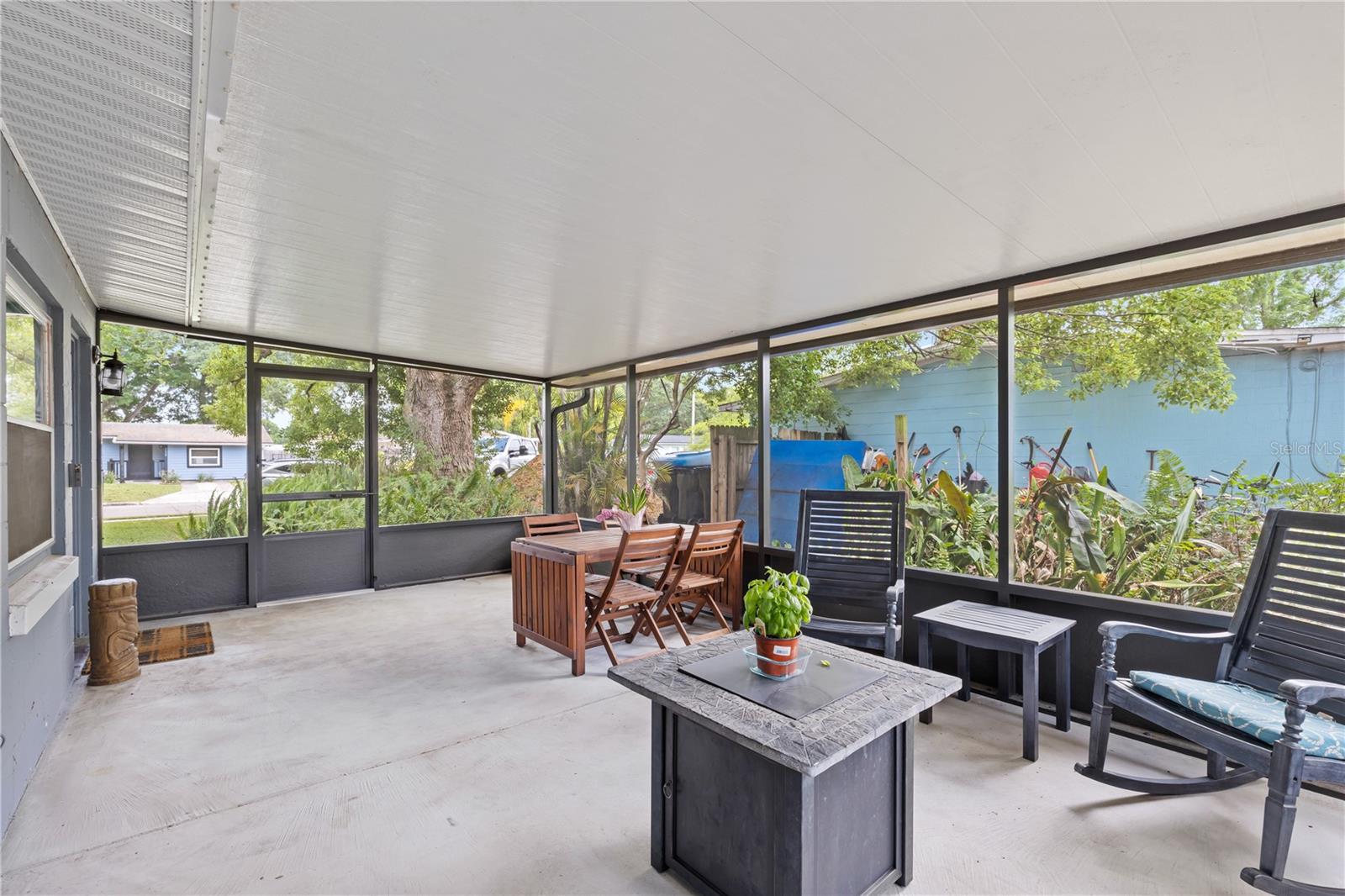 Listing photo id 3 for 3010 Touraine Avenue