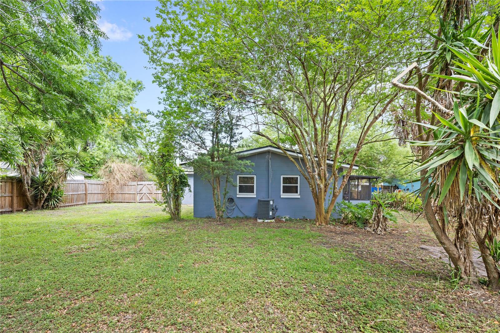 Listing photo id 4 for 3010 Touraine Avenue