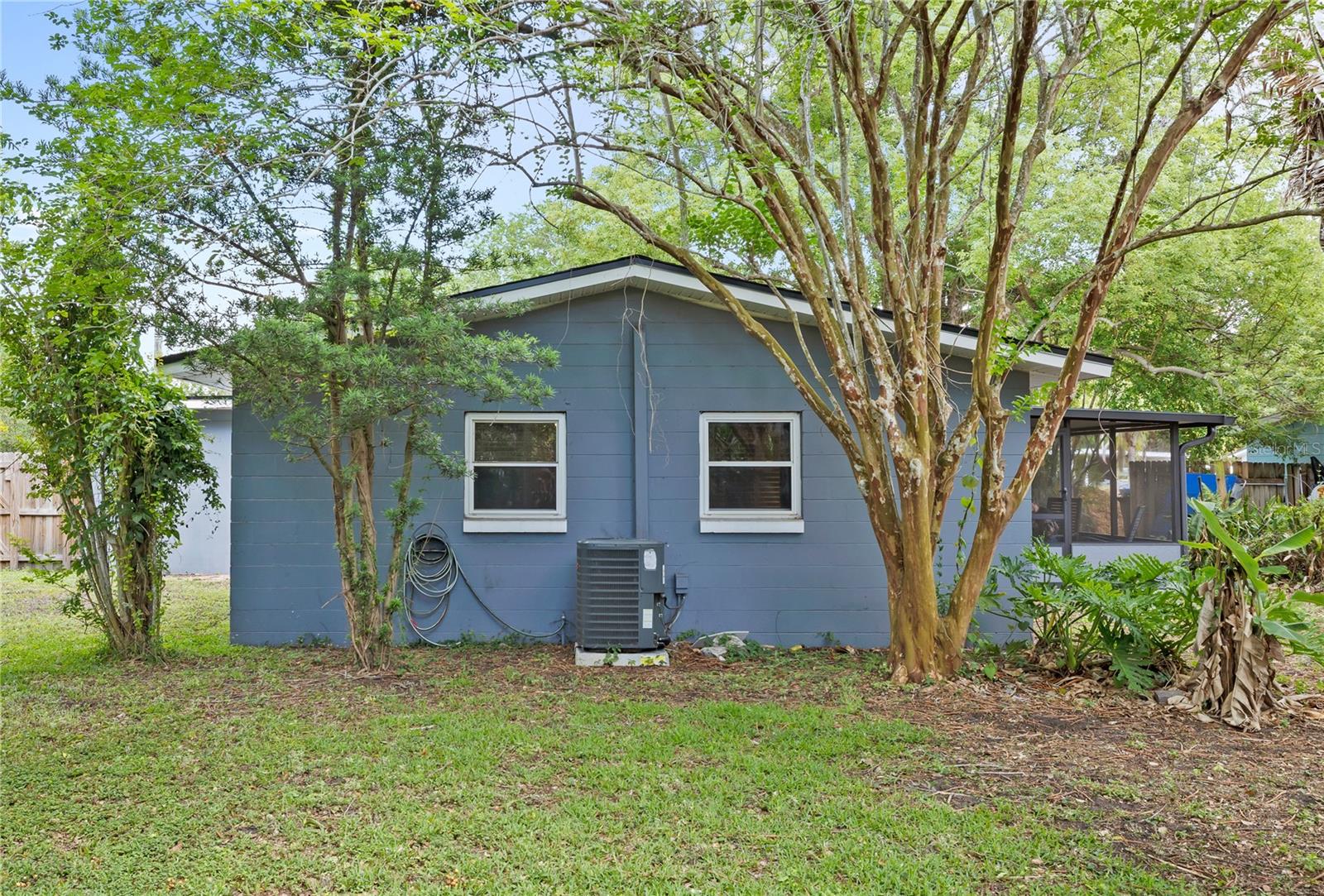 Listing photo id 5 for 3010 Touraine Avenue