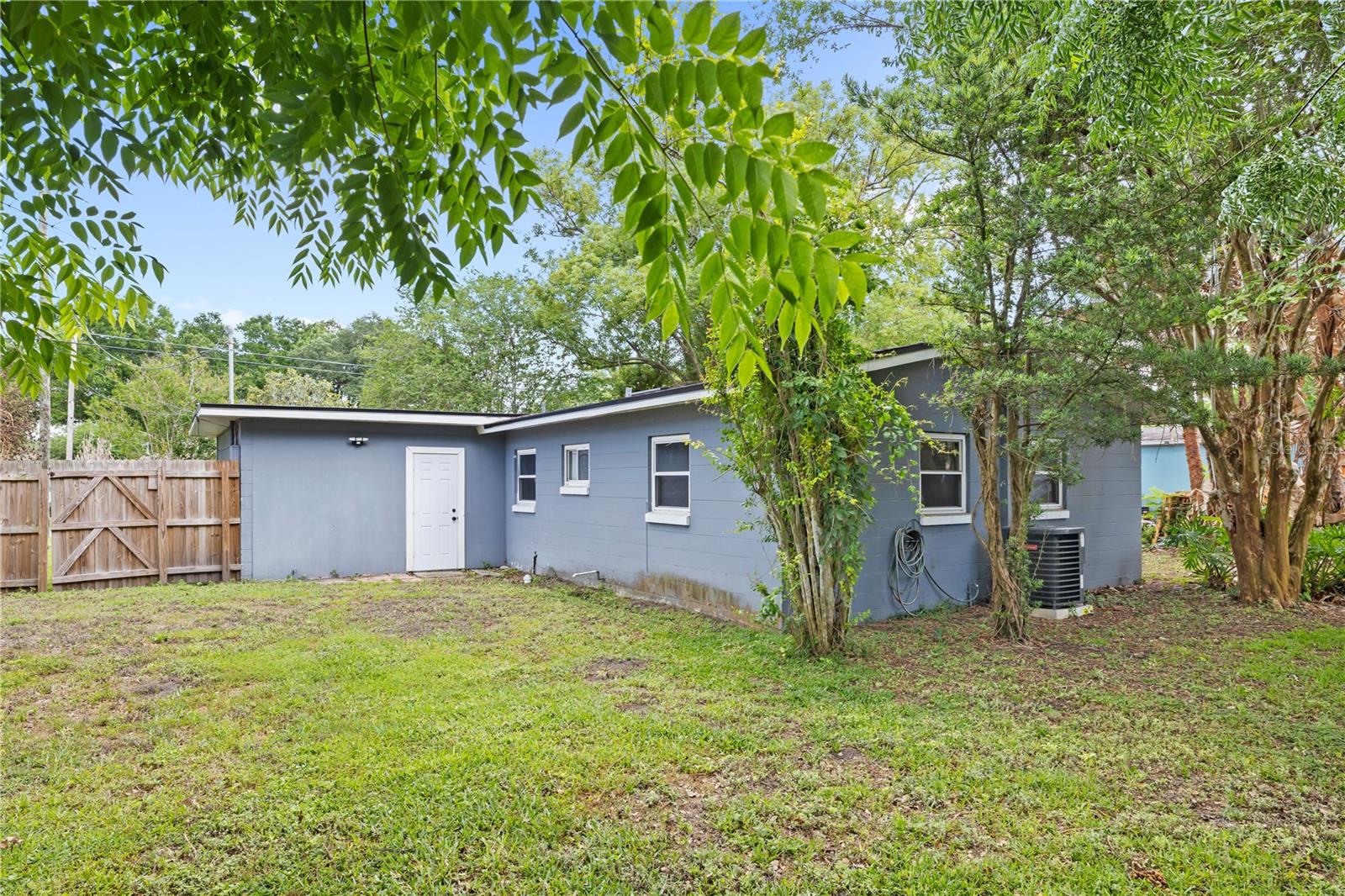 Listing photo id 7 for 3010 Touraine Avenue
