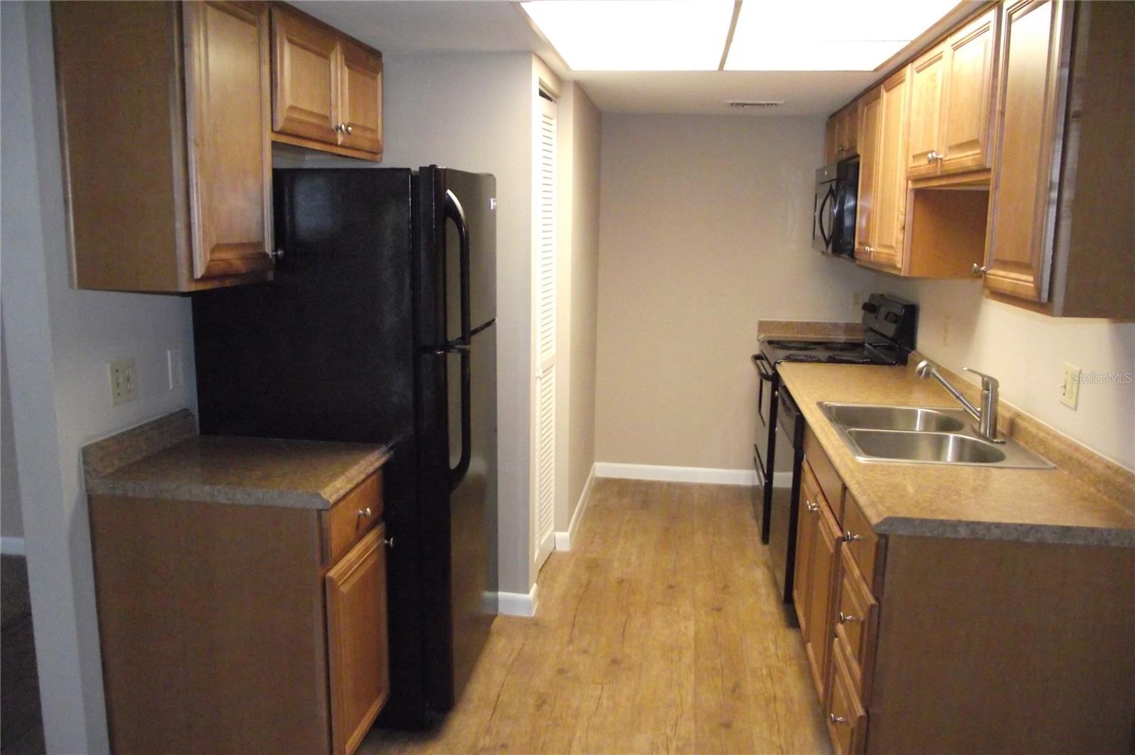 Image 4 of 16 For 5293 Vineland Road C104