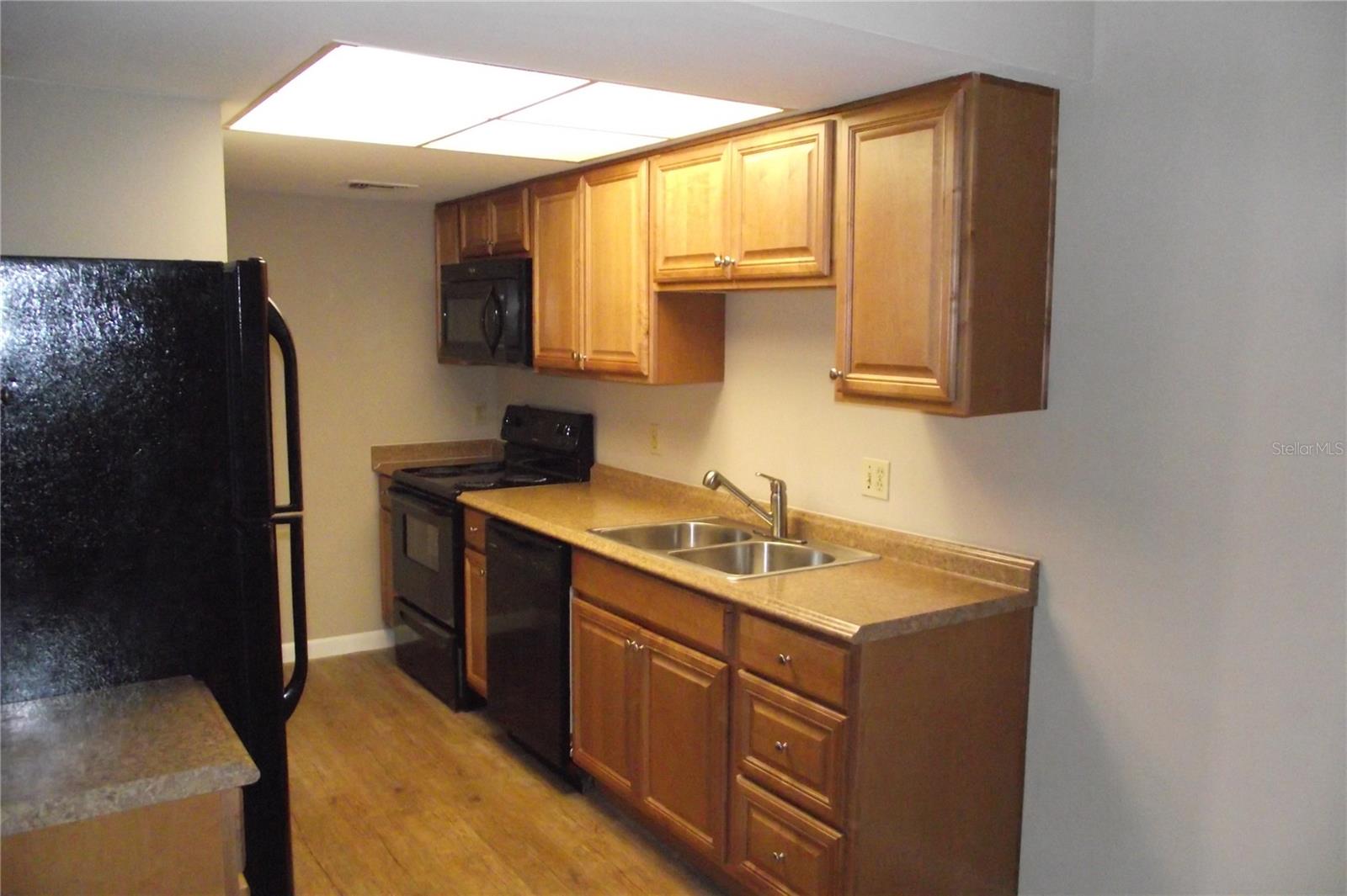 Image 5 of 16 For 5293 Vineland Road C104
