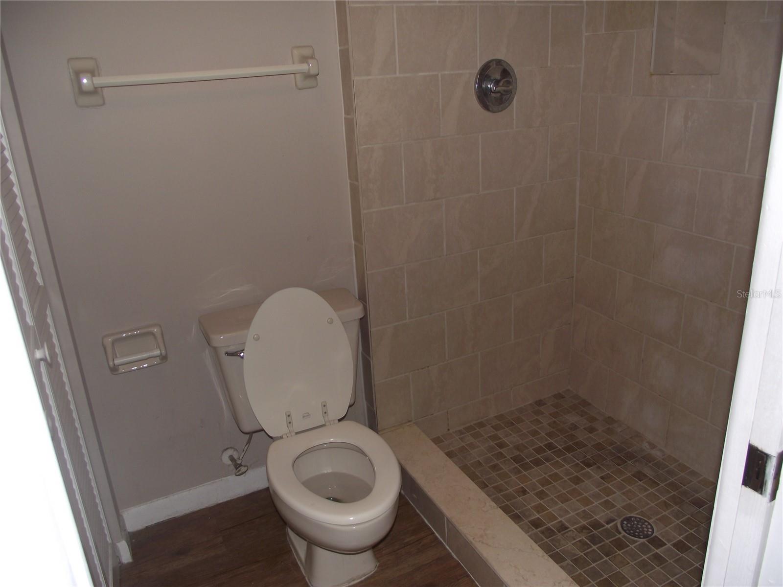 Image 8 of 16 For 5293 Vineland Road C104