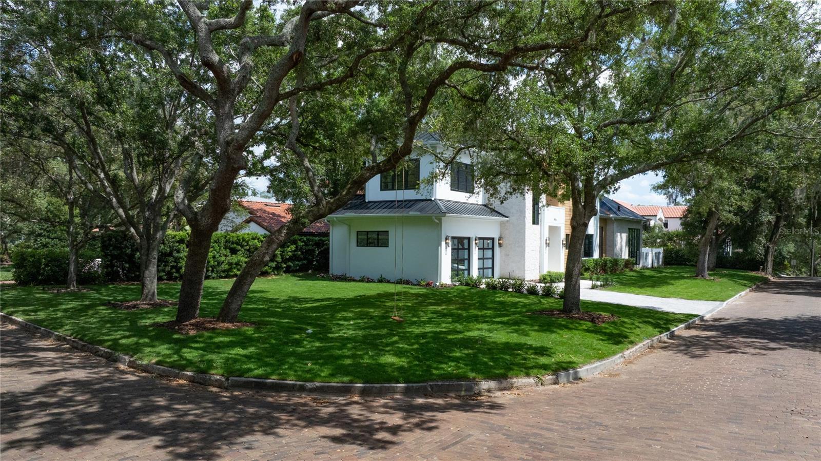Listing photo id 1 for 1910 Glencoe Road