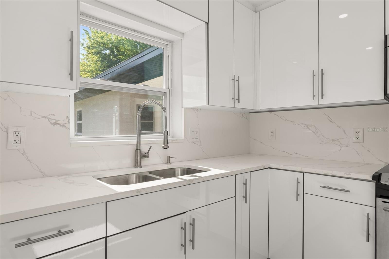 Image 11 of 50 For 930 Aultman Road