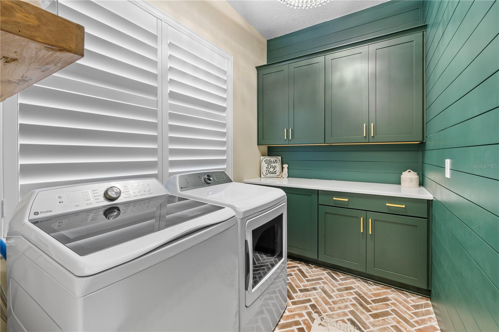 Image 24 of 83 For 22250 Deer Park Avenue