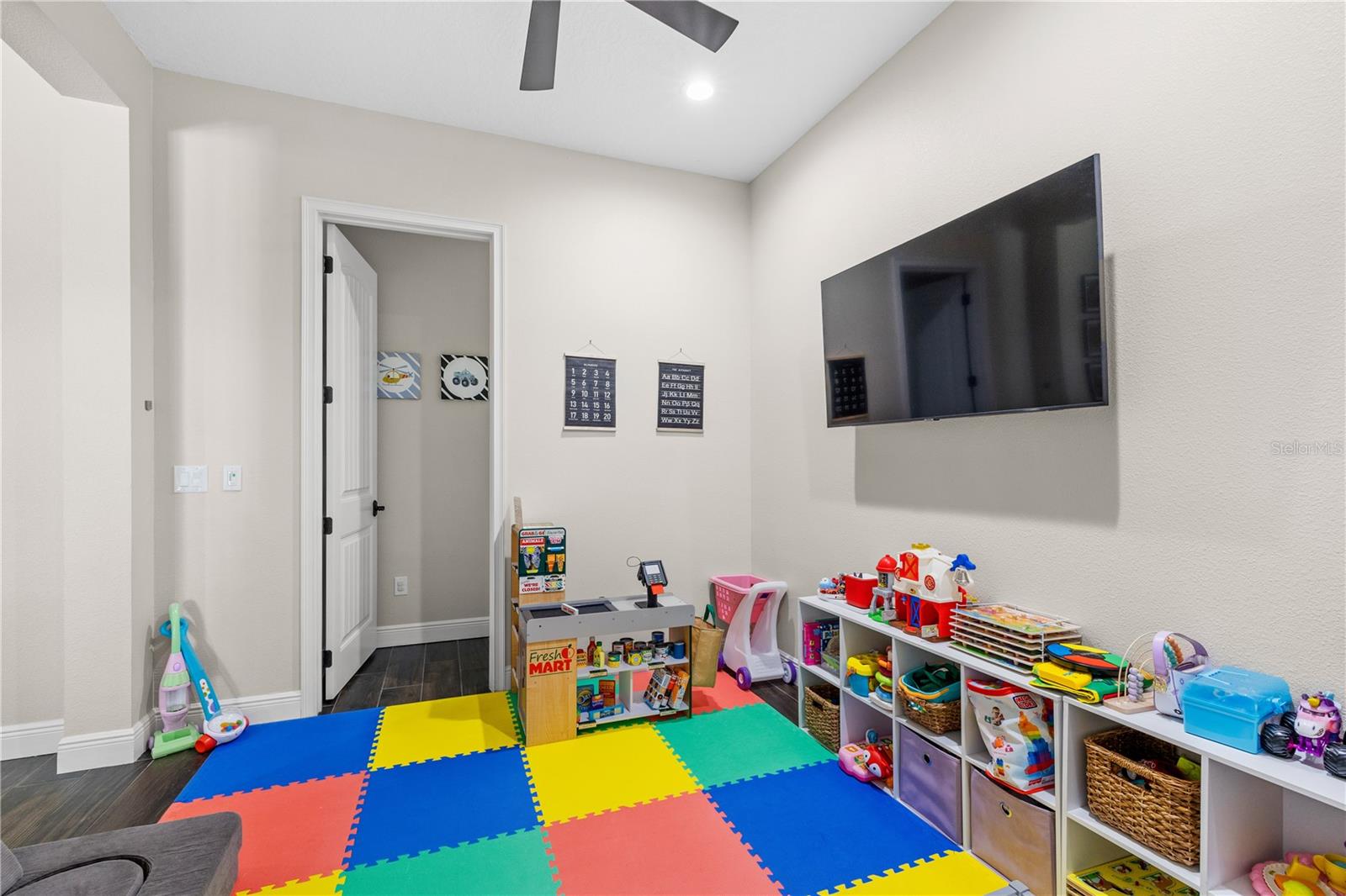 Image 36 of 83 For 22250 Deer Park Avenue