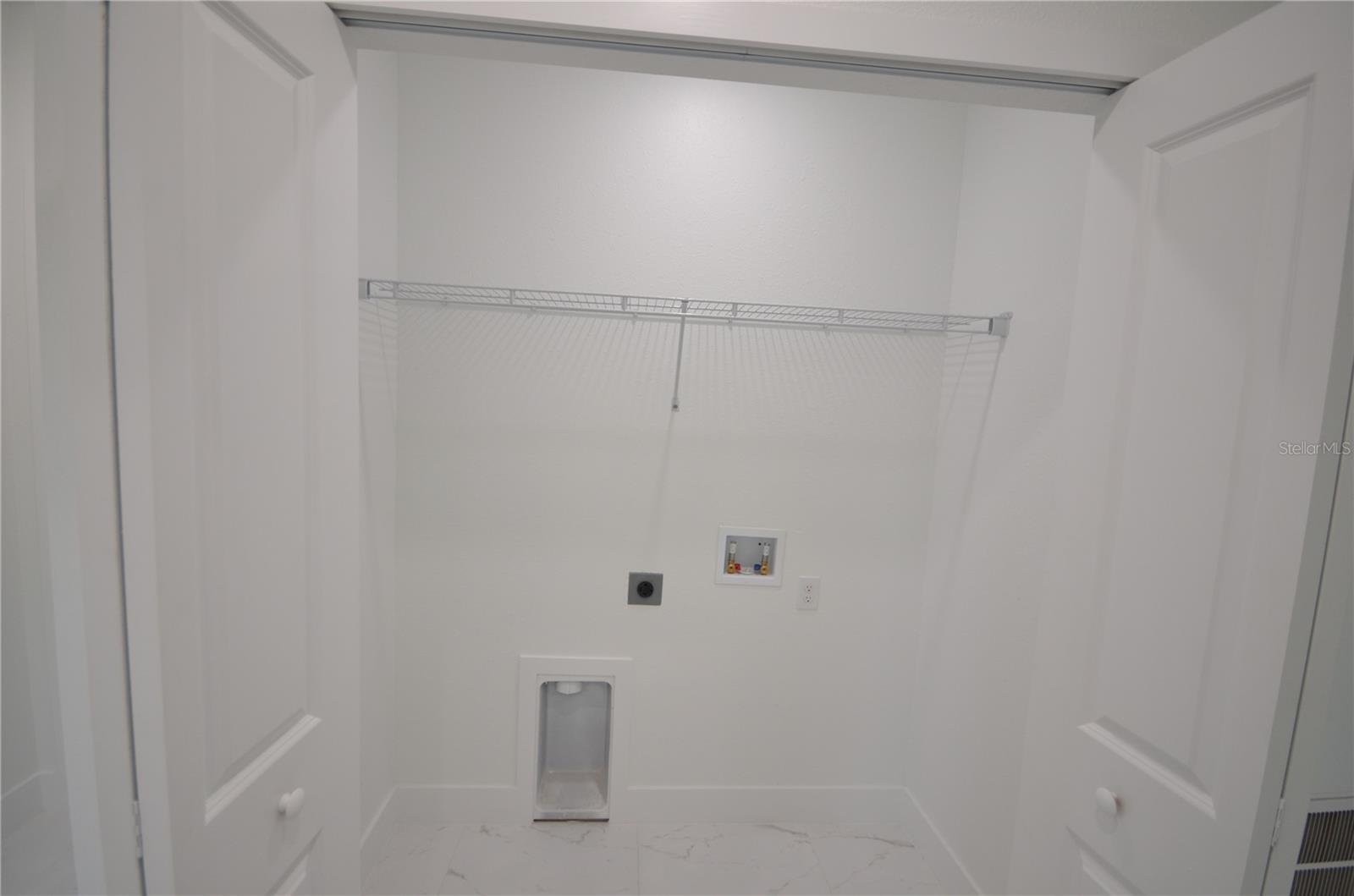 Image 10 of 16 For 2188 Barker Boulevard