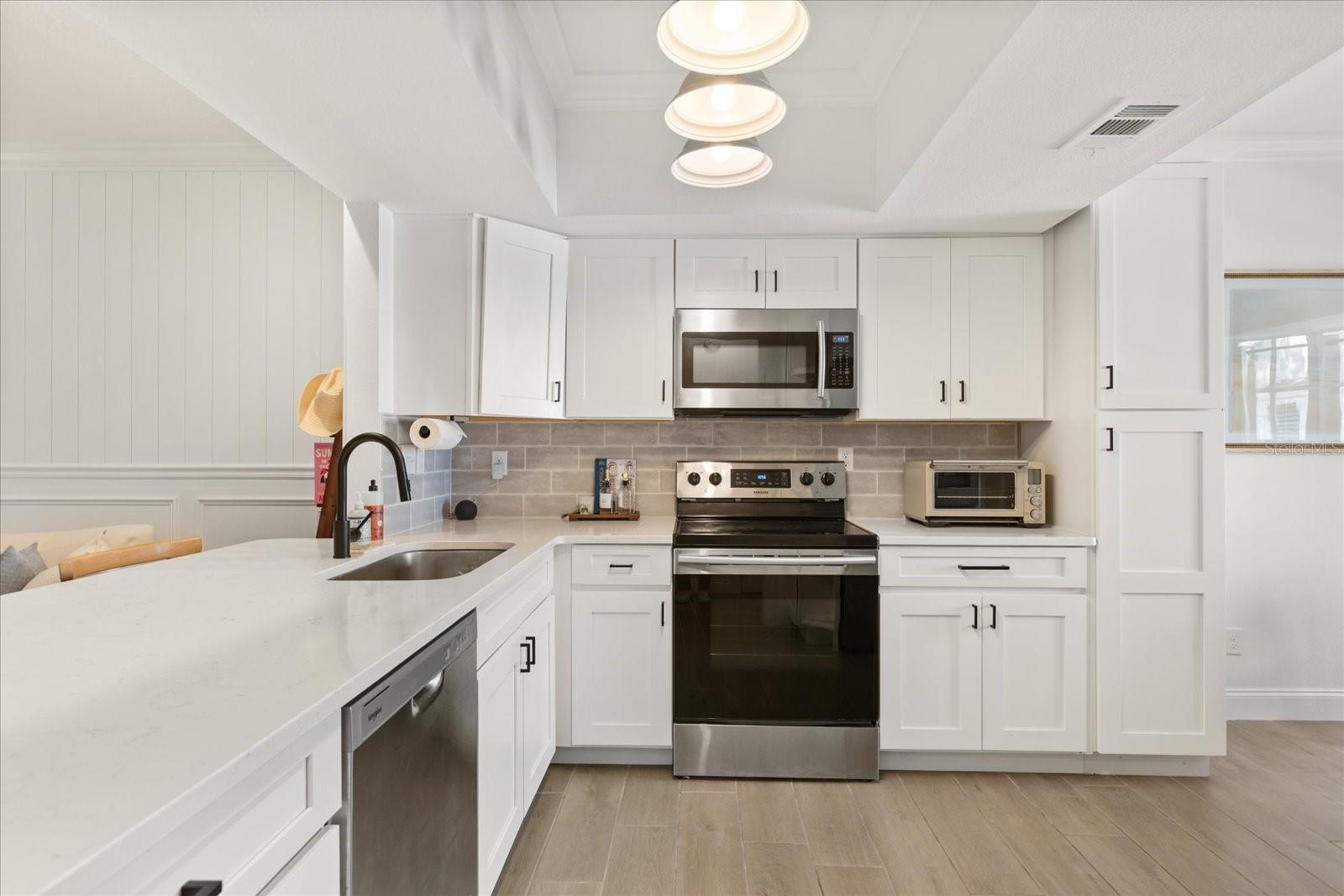 Image 16 of 33 For 409 Audubon Avenue 9