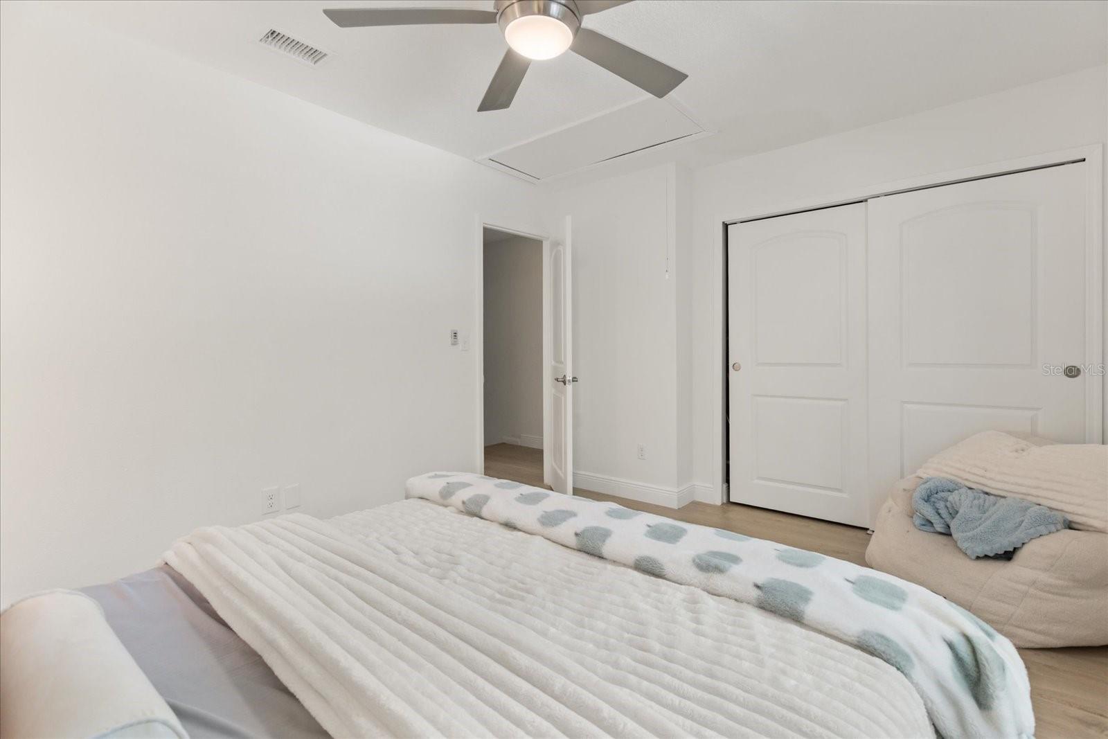 Image 20 of 33 For 409 Audubon Avenue 9