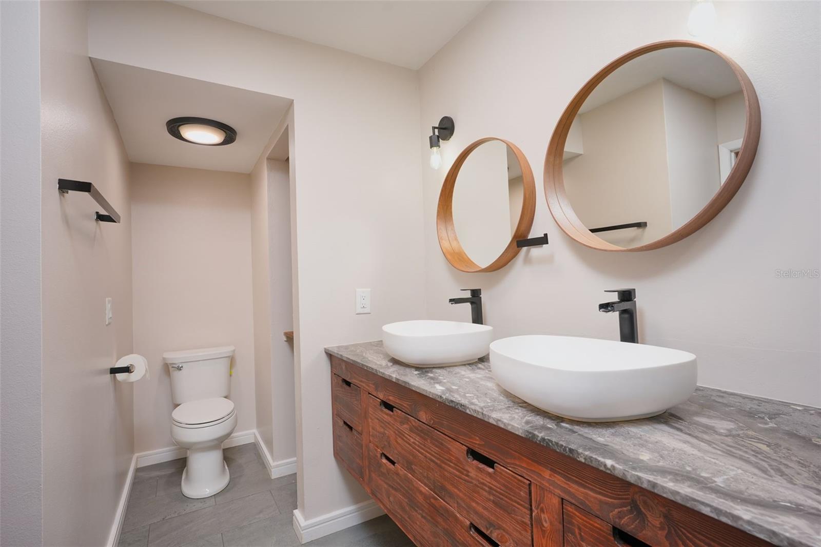 Image 42 of 59 For 5328 Alcom Drive
