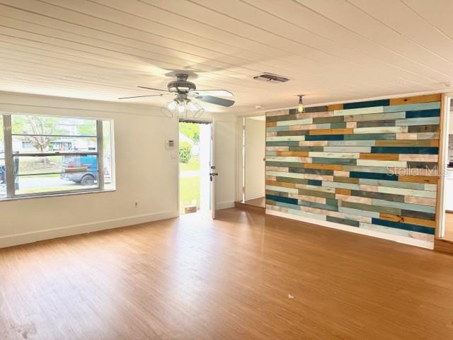 Image 3 of 13 For 1607 Crestwood Drive