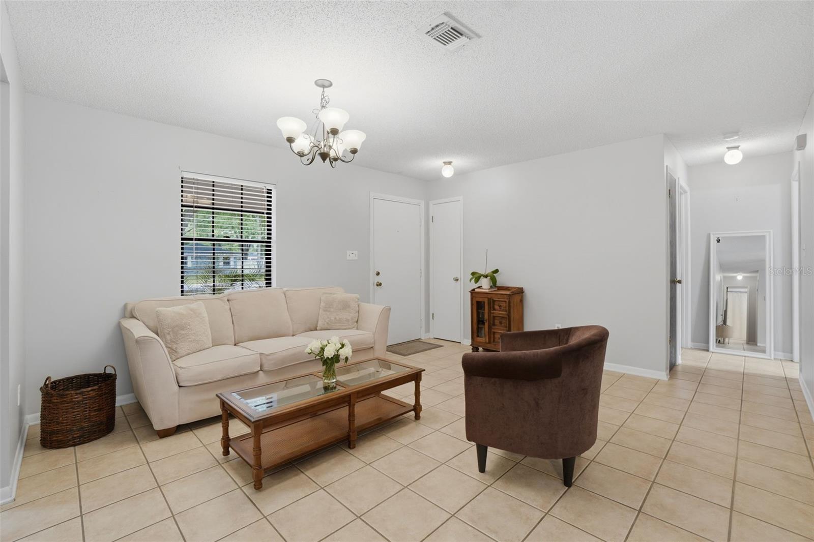 Image 4 of 41 For 1525 Jaguar Circle
