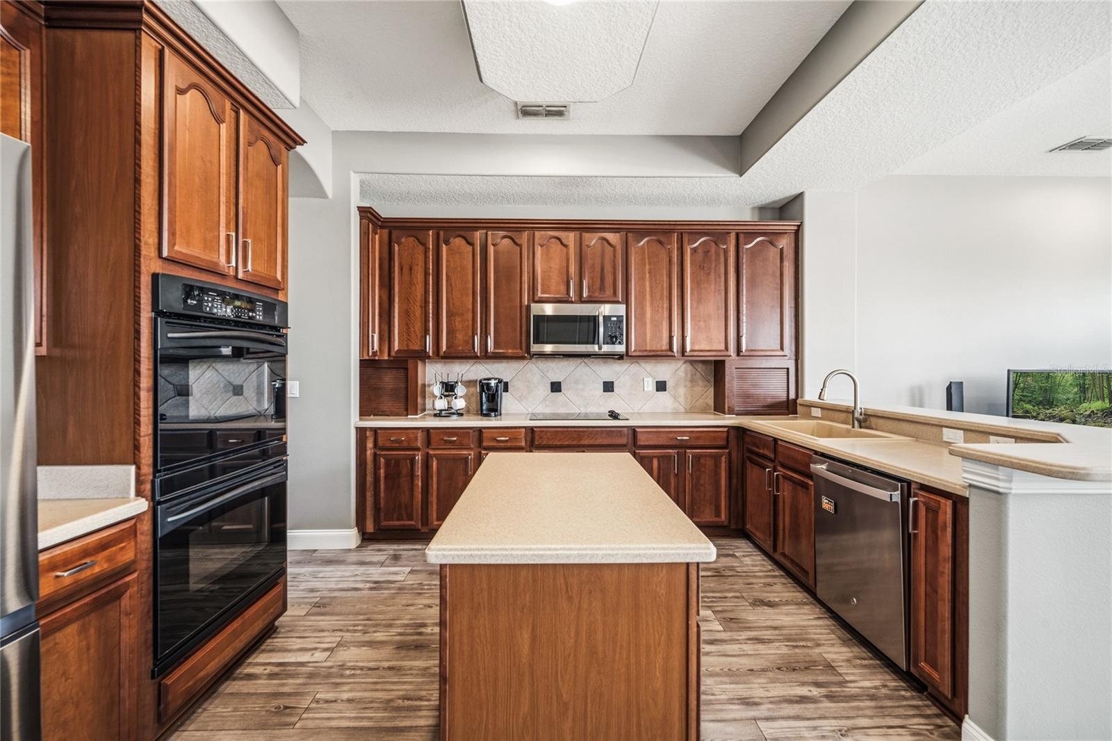 Image 13 of 55 For 6502 Everingham Lane