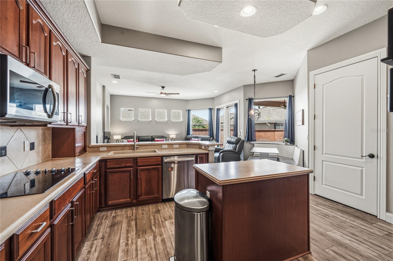 Image 14 of 55 For 6502 Everingham Lane