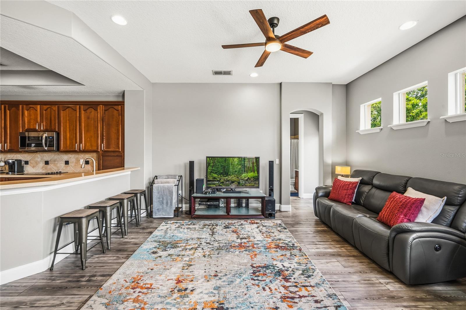Image 8 of 55 For 6502 Everingham Lane