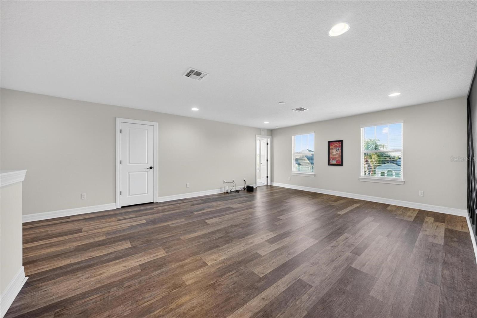 Image 35 of 81 For 17507 Lagoda Lane