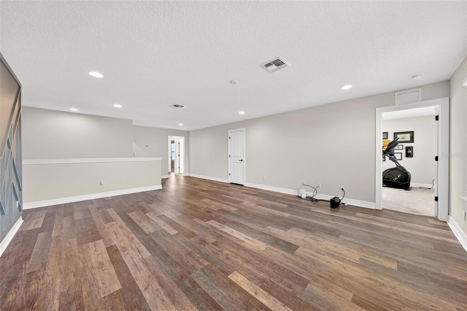 Image 36 of 81 For 17507 Lagoda Lane