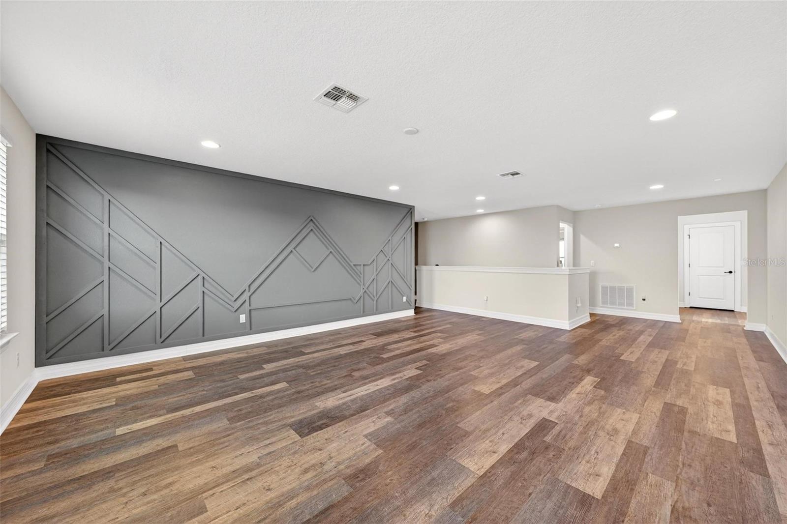 Image 39 of 81 For 17507 Lagoda Lane